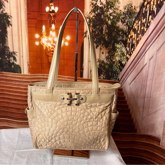 Vera Bradley Elegant Beige Quilted Tote Bag - Picture 1 of 13